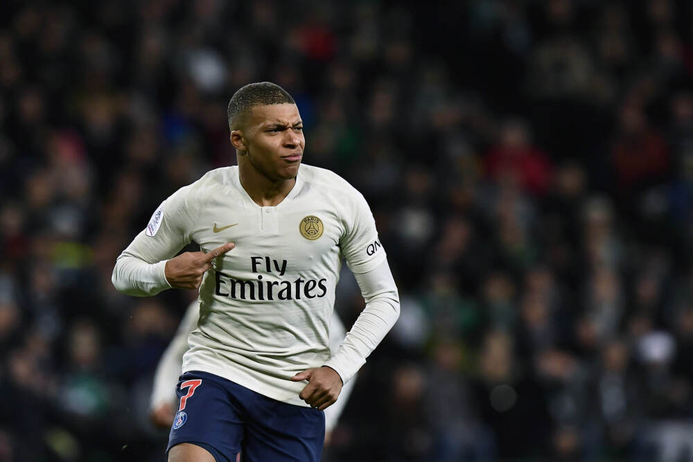 美国财政部长：美方不再考虑对华加征100%的关税